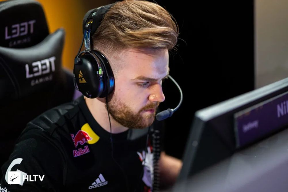 英雄联盟UZI退役，国外LOL圈纷纷祝福